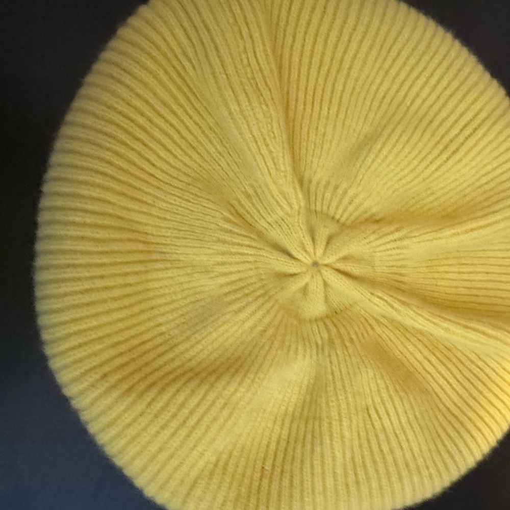 VTG lambswool 60% Yellow Ribbed Knit Beret Beautiful